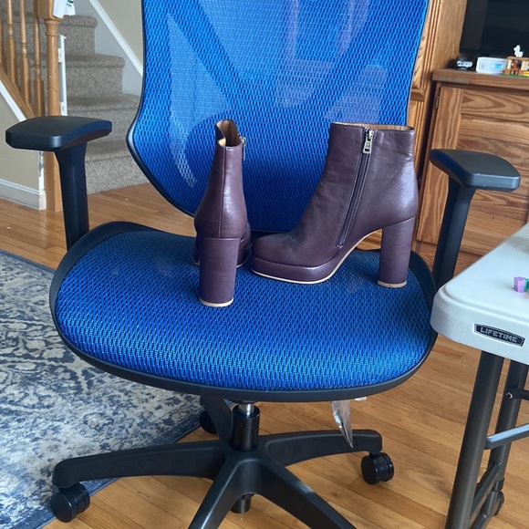 Leather - Picture 4 of 4